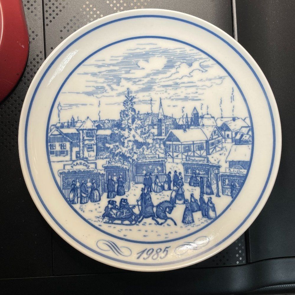Vintage Collectible 1985 Hutschenreuther Plate Christmas Weihnachtsmarkt Pieroth